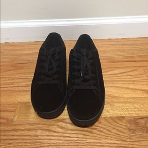 Black classic suede sneakers size 9 new unused